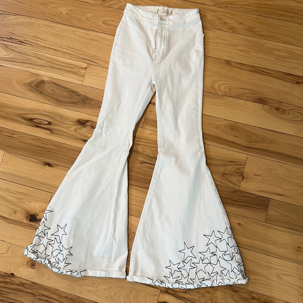 We The Free Flare size 24 in white with black stars